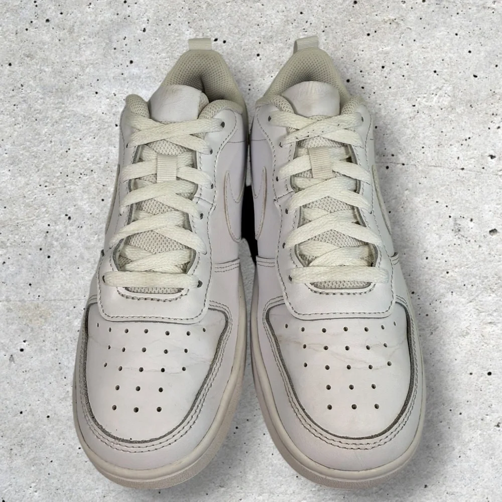 Kids Nike Court Borough Low 2 size 6Y